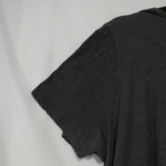 Unbranded | P2P 22 inches measured | Elegant Black V-Neck Patterned T-Shirt - Picture 8 of 12